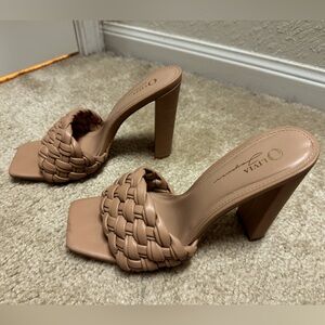 Olivia nude heels
